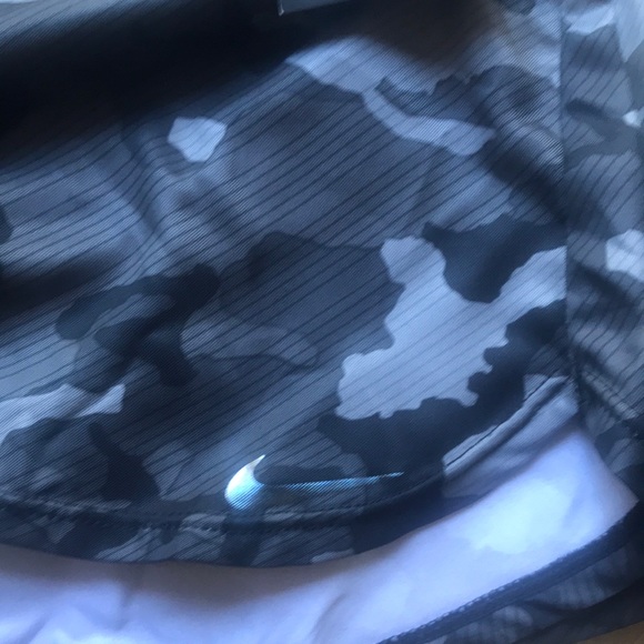 NWT Nike women running shorts L Gray/Black - Picture 3 of 5